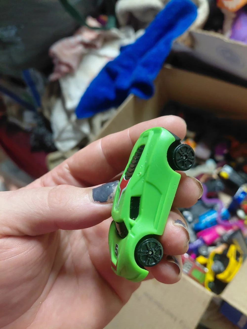 generic, unbranded pull-back toy car,